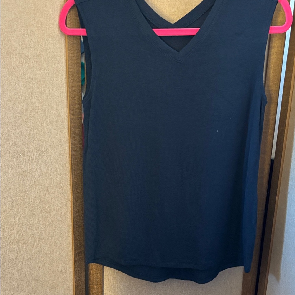 FINAL MARKDOWN Classic navy Sleeveless Top xs